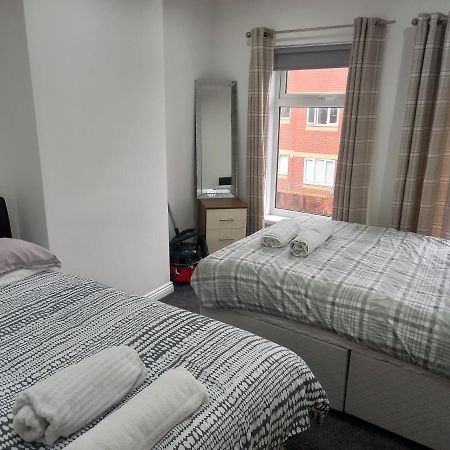 Apartment With Roof Terrace Close To City Centre Cardiff Exterior photo