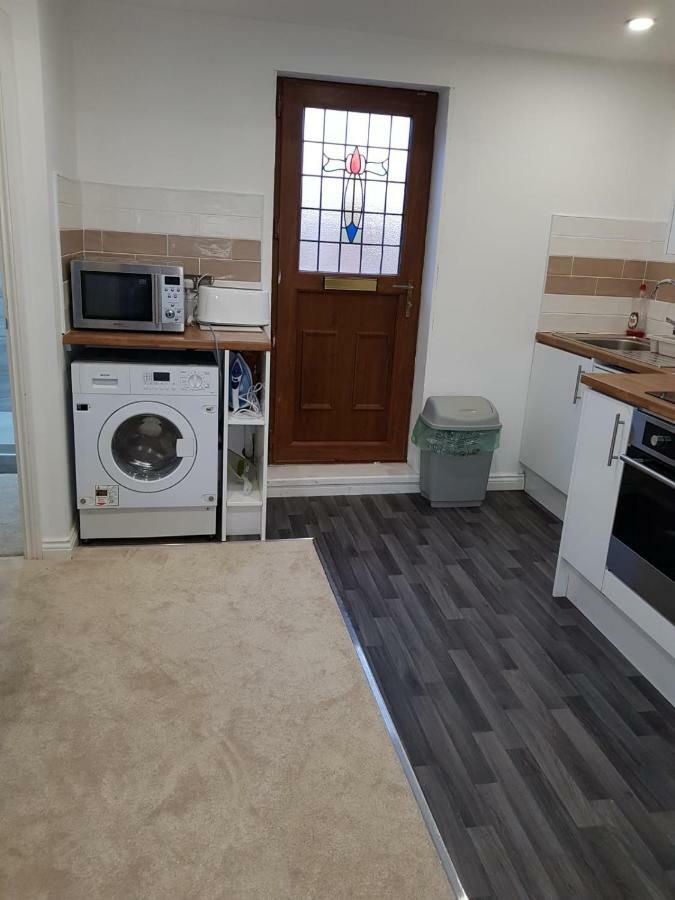 Apartment With Roof Terrace Close To City Centre Cardiff Exterior photo